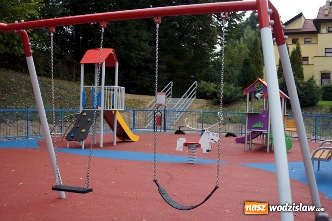 Zdjęcie w galerii na portalu naszwodzislaw.com: Nowy plac zabaw dla przedszkolaków i najmłodszych uczniów w Połomi  wiadomości z regionu
