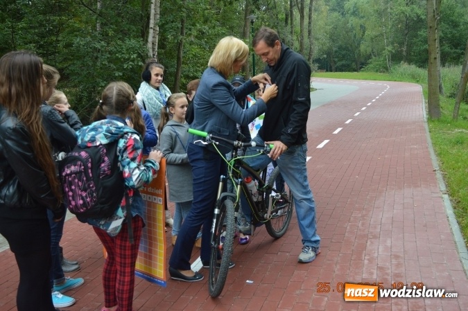 Zdjęcie w galerii na portalu naszwodzislaw.com: Uczniowie SP 28 sprawdzali czy wodzisławianie znają tabliczkę mnożenia  wiadomości z regionu
