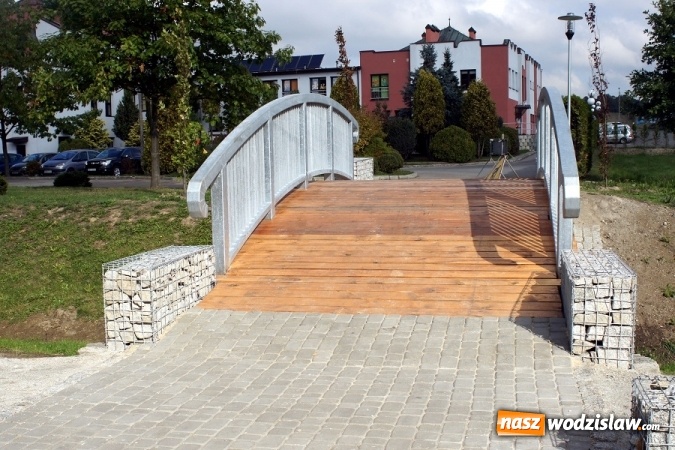 Zdjęcie w galerii na portalu naszwodzislaw.com: Mostek w Parku Aktywnej Rekreacji został wyprofilowany  wiadomości z regionu