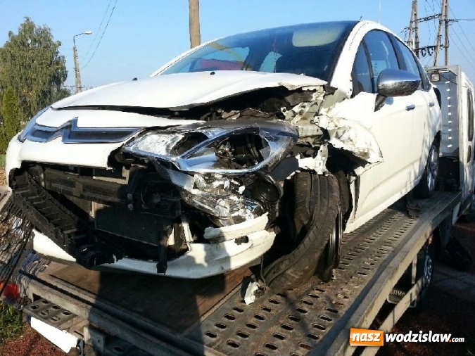 Zdjęcie w galerii na portalu naszwodzislaw.com: Spowodowała kolizję, bo oślepiło ją słońce  wiadomości z regionu