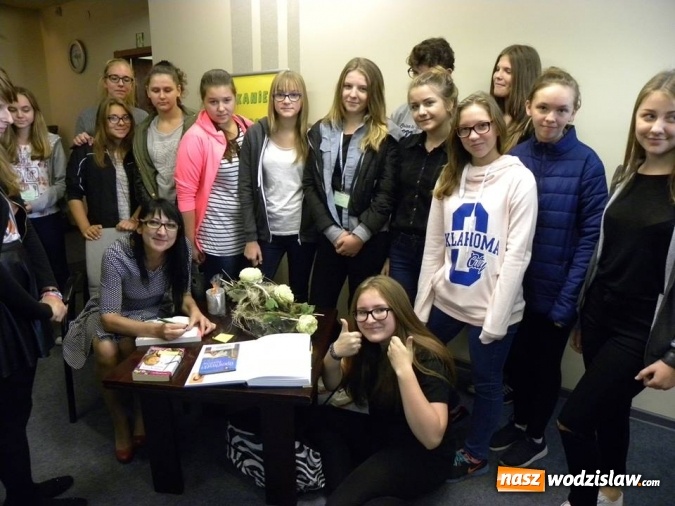 Zdjęcie w galerii na portalu naszwodzislaw.com: Beata Andrzejczuk spotkała się z gimnazjalistami wiadomości z regionu