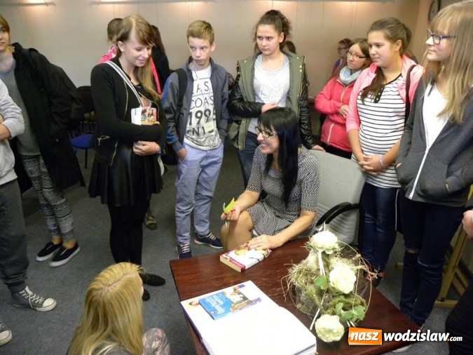 Zdjęcie w galerii na portalu naszwodzislaw.com: Beata Andrzejczuk spotkała się z gimnazjalistami wiadomości z regionu