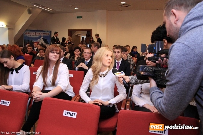 Zdjęcie w galerii na portalu naszwodzislaw.com: Raciborska PWSZ zainaugurowała rok akademicki 2015/2016 na Zamku Piastowskim wiadomości z regionu