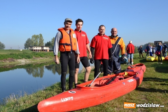 Zdjęcie w galerii na portalu naszwodzislaw.com: Kajaki i pontony do hangarów, czyli finał wodniackiego sezonu na górnej Odrze wiadomości z regionu
