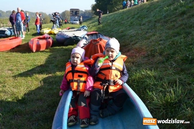 Zdjęcie w galerii na portalu naszwodzislaw.com: Kajaki i pontony do hangarów, czyli finał wodniackiego sezonu na górnej Odrze wiadomości z regionu