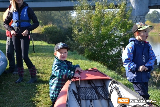 Zdjęcie w galerii na portalu naszwodzislaw.com: Kajaki i pontony do hangarów, czyli finał wodniackiego sezonu na górnej Odrze wiadomości z regionu