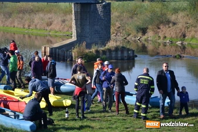 Zdjęcie w galerii na portalu naszwodzislaw.com: Kajaki i pontony do hangarów, czyli finał wodniackiego sezonu na górnej Odrze wiadomości z regionu