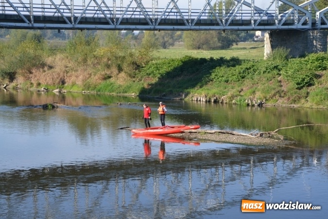 Zdjęcie w galerii na portalu naszwodzislaw.com: Kajaki i pontony do hangarów, czyli finał wodniackiego sezonu na górnej Odrze wiadomości z regionu
