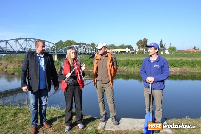 Zdjęcie w galerii na portalu naszwodzislaw.com: Kajaki i pontony do hangarów, czyli finał wodniackiego sezonu na górnej Odrze wiadomości z regionu