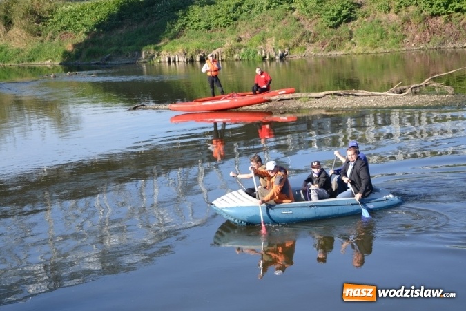 Zdjęcie w galerii na portalu naszwodzislaw.com: Kajaki i pontony do hangarów, czyli finał wodniackiego sezonu na górnej Odrze wiadomości z regionu