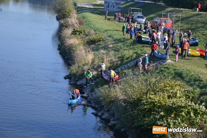 Zdjęcie w galerii na portalu naszwodzislaw.com: Kajaki i pontony do hangarów, czyli finał wodniackiego sezonu na górnej Odrze wiadomości z regionu