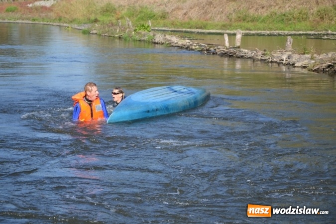 Zdjęcie w galerii na portalu naszwodzislaw.com: Kajaki i pontony do hangarów, czyli finał wodniackiego sezonu na górnej Odrze wiadomości z regionu