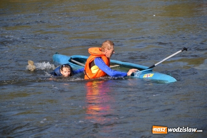 Zdjęcie w galerii na portalu naszwodzislaw.com: Kajaki i pontony do hangarów, czyli finał wodniackiego sezonu na górnej Odrze wiadomości z regionu