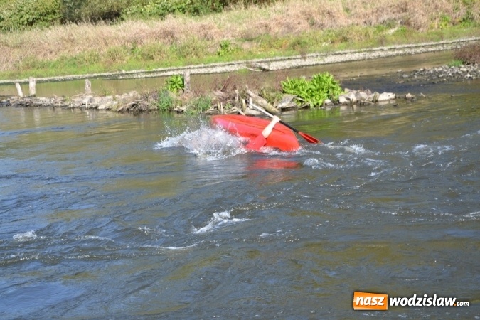 Zdjęcie w galerii na portalu naszwodzislaw.com: Kajaki i pontony do hangarów, czyli finał wodniackiego sezonu na górnej Odrze wiadomości z regionu