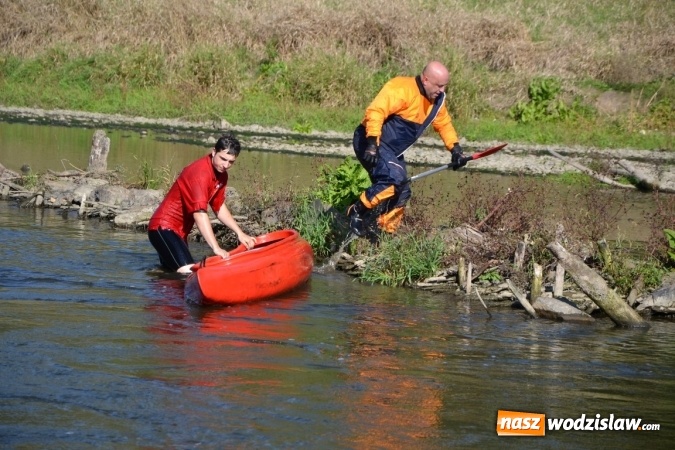 Zdjęcie w galerii na portalu naszwodzislaw.com: Kajaki i pontony do hangarów, czyli finał wodniackiego sezonu na górnej Odrze wiadomości z regionu