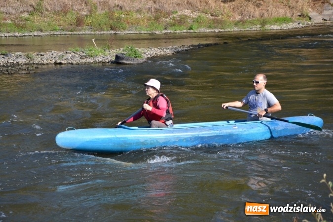 Zdjęcie w galerii na portalu naszwodzislaw.com: Kajaki i pontony do hangarów, czyli finał wodniackiego sezonu na górnej Odrze wiadomości z regionu