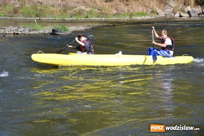 Zdjęcie w galerii na portalu naszwodzislaw.com: Kajaki i pontony do hangarów, czyli finał wodniackiego sezonu na górnej Odrze wiadomości z regionu