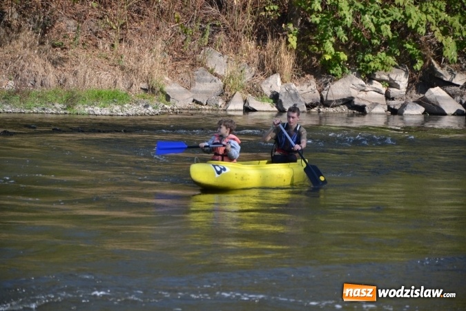 Zdjęcie w galerii na portalu naszwodzislaw.com: Kajaki i pontony do hangarów, czyli finał wodniackiego sezonu na górnej Odrze wiadomości z regionu