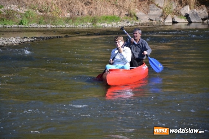 Zdjęcie w galerii na portalu naszwodzislaw.com: Kajaki i pontony do hangarów, czyli finał wodniackiego sezonu na górnej Odrze wiadomości z regionu