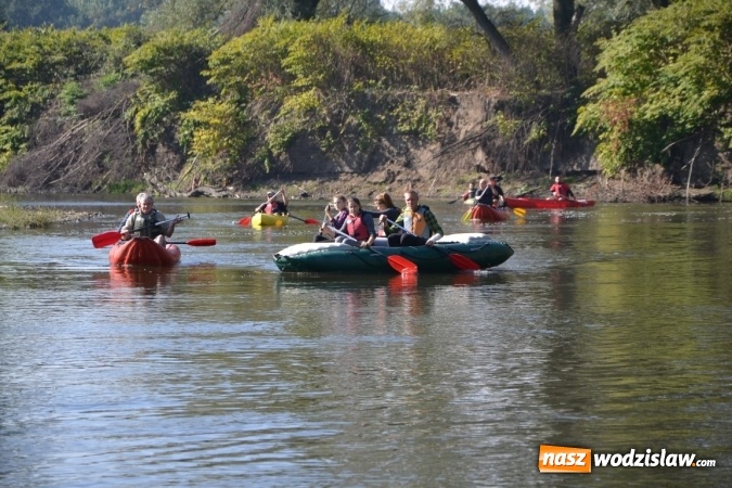 Zdjęcie w galerii na portalu naszwodzislaw.com: Kajaki i pontony do hangarów, czyli finał wodniackiego sezonu na górnej Odrze wiadomości z regionu