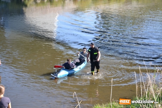Zdjęcie w galerii na portalu naszwodzislaw.com: Kajaki i pontony do hangarów, czyli finał wodniackiego sezonu na górnej Odrze wiadomości z regionu
