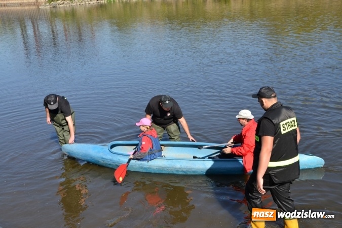 Zdjęcie w galerii na portalu naszwodzislaw.com: Kajaki i pontony do hangarów, czyli finał wodniackiego sezonu na górnej Odrze wiadomości z regionu