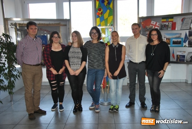 Zdjęcie w galerii na portalu naszwodzislaw.com: Studentki z Tajlandii i Gruzji w Zespole Szkół Technicznych w Wodzisławiu Śląskim wiadomości z regionu