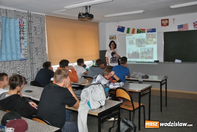 Zdjęcie w galerii na portalu naszwodzislaw.com: Studentki z Tajlandii i Gruzji w Zespole Szkół Technicznych w Wodzisławiu Śląskim wiadomości z regionu