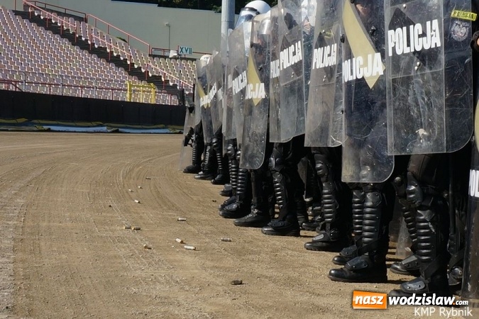 Zdjęcie w galerii na portalu naszwodzislaw.com: Policjanci z Wodzisławia ćwiczyli tworzenie szyków wiadomości z regionu