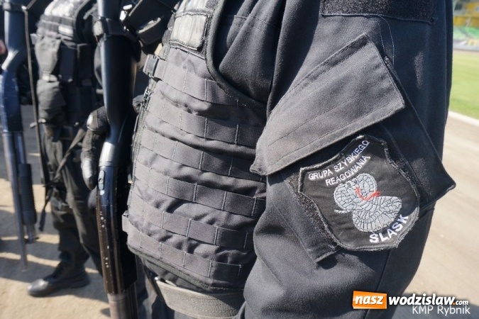 Zdjęcie w galerii na portalu naszwodzislaw.com: Policjanci z Wodzisławia ćwiczyli tworzenie szyków wiadomości z regionu