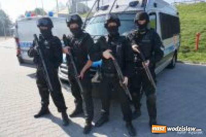 Zdjęcie w galerii na portalu naszwodzislaw.com: Policjanci z Wodzisławia ćwiczyli tworzenie szyków wiadomości z regionu