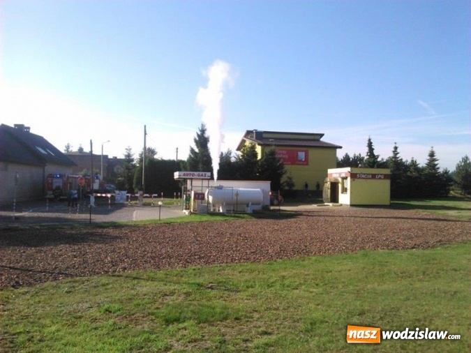 Zdjęcie w galerii na portalu naszwodzislaw.com: Rozszczelniony zbiornik w Gorzycach przyczyną ewakuowania mieszkańców z pobliskich domów wiadomości z regionu