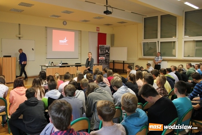 Zdjęcie w galerii na portalu naszwodzislaw.com: Bohaterka serialu W11 gościem ZSZ w Wodzisławiu Śląskim  wiadomości z regionu