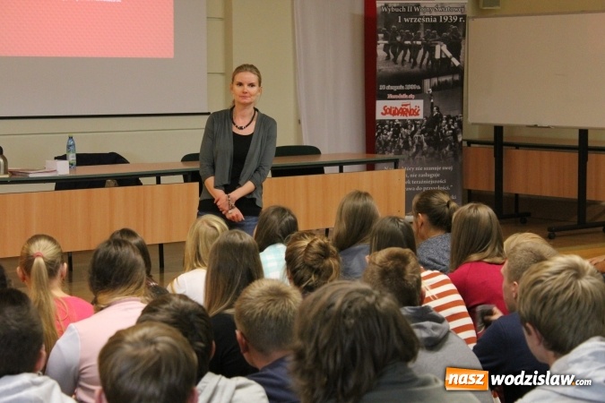 Zdjęcie w galerii na portalu naszwodzislaw.com: Bohaterka serialu W11 gościem ZSZ w Wodzisławiu Śląskim  wiadomości z regionu