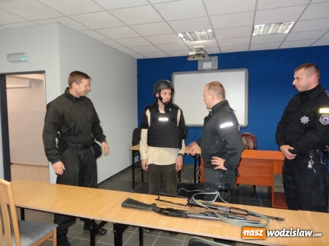 Zdjęcie w galerii na portalu naszwodzislaw.com: Chciał zostać policjantem. Marzenie pomogli spełnić wodzisławscy mundurowi  wiadomości z regionu