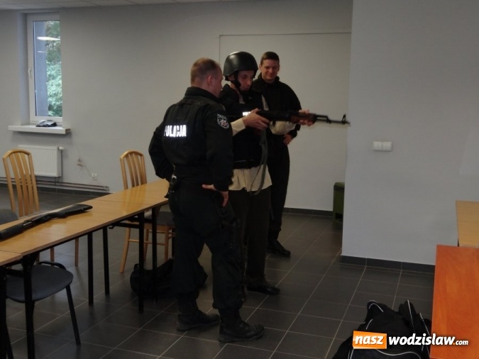 Zdjęcie w galerii na portalu naszwodzislaw.com: Chciał zostać policjantem. Marzenie pomogli spełnić wodzisławscy mundurowi  wiadomości z regionu