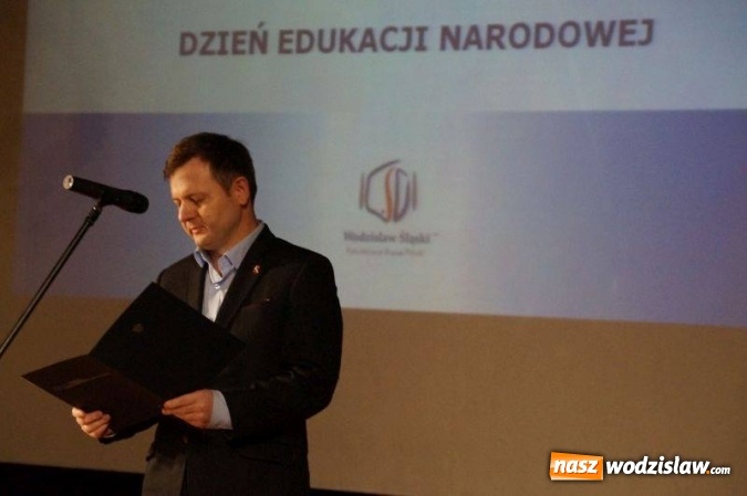 Zdjęcie w galerii na portalu naszwodzislaw.com: Miejskie obchody Dnia Edukacji Narodowej wiadomości z regionu