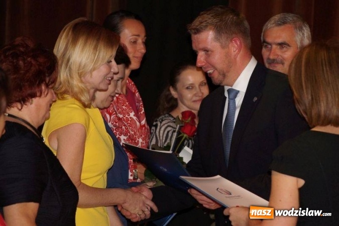 Zdjęcie w galerii na portalu naszwodzislaw.com: Miejskie obchody Dnia Edukacji Narodowej wiadomości z regionu