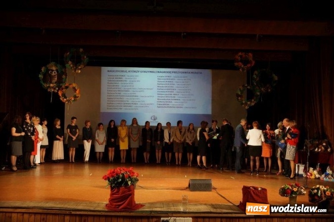 Zdjęcie w galerii na portalu naszwodzislaw.com: Miejskie obchody Dnia Edukacji Narodowej wiadomości z regionu