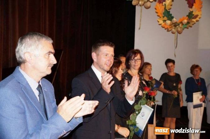 Zdjęcie w galerii na portalu naszwodzislaw.com: Miejskie obchody Dnia Edukacji Narodowej wiadomości z regionu