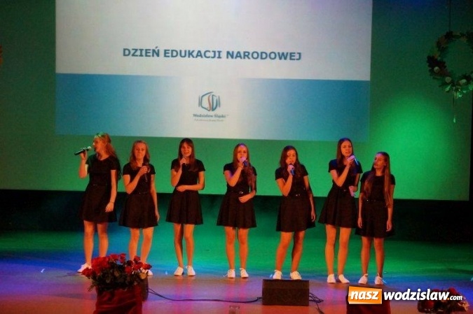 Zdjęcie w galerii na portalu naszwodzislaw.com: Miejskie obchody Dnia Edukacji Narodowej wiadomości z regionu