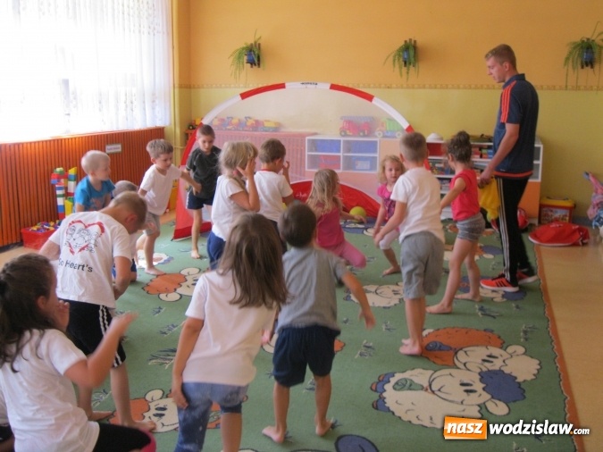 Zdjęcie w galerii na portalu naszwodzislaw.com: Akademia Piłkarska zagościła do wodzisławskiego przedszkola nr 18  wiadomości z regionu