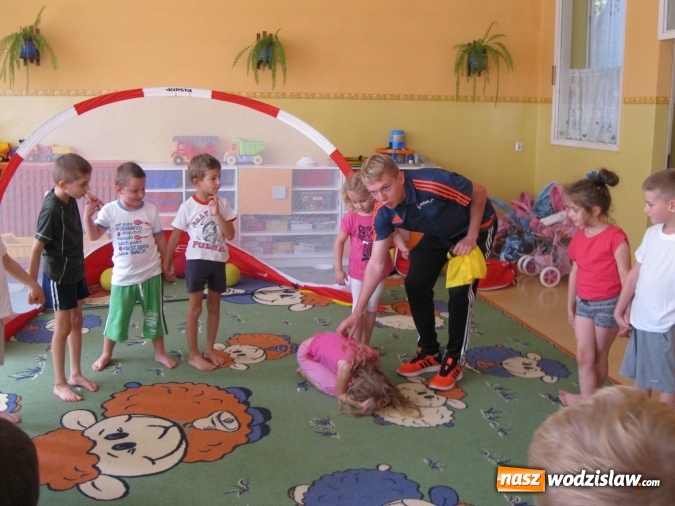 Zdjęcie w galerii na portalu naszwodzislaw.com: Akademia Piłkarska zagościła do wodzisławskiego przedszkola nr 18  wiadomości z regionu