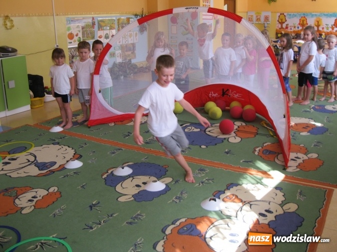 Zdjęcie w galerii na portalu naszwodzislaw.com: Akademia Piłkarska zagościła do wodzisławskiego przedszkola nr 18  wiadomości z regionu