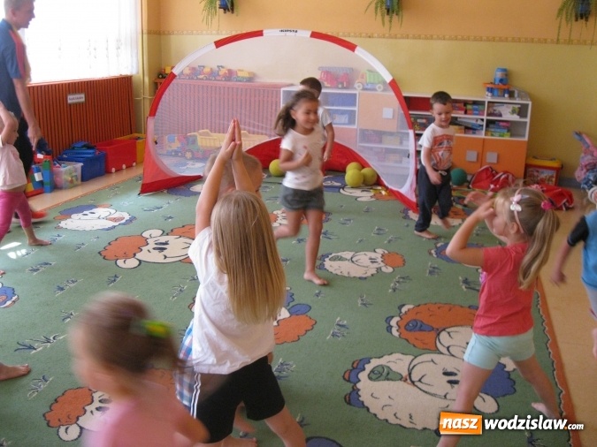 Zdjęcie w galerii na portalu naszwodzislaw.com: Akademia Piłkarska zagościła do wodzisławskiego przedszkola nr 18  wiadomości z regionu