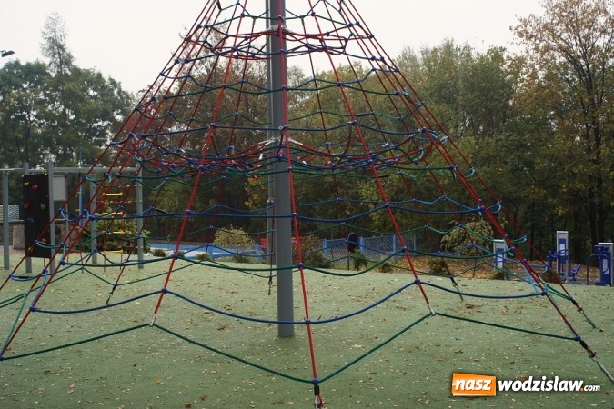 Zdjęcie w galerii na portalu naszwodzislaw.com: Nowoczesne linarium zamiast starej piaskownicy przy Ośrodku Kultury w Mszanie  wiadomości z regionu