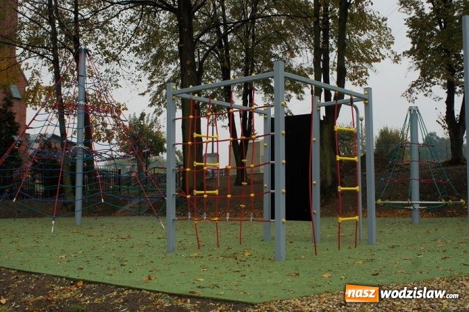 Zdjęcie w galerii na portalu naszwodzislaw.com: Nowoczesne linarium zamiast starej piaskownicy przy Ośrodku Kultury w Mszanie  wiadomości z regionu