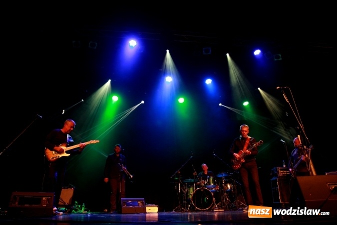 Zdjęcie w galerii na portalu naszwodzislaw.com: Zespół Raz, Dwa, Trzy wystąpił na deskach rydułtowskiej sceny  wiadomości z regionu