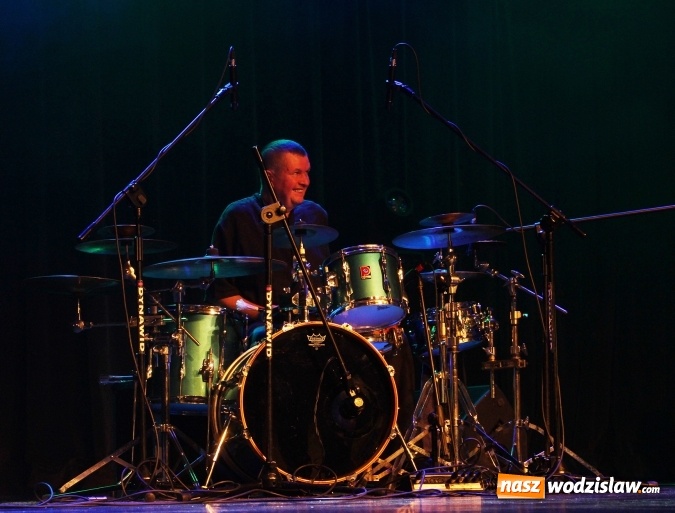 Zdjęcie w galerii na portalu naszwodzislaw.com: Zespół Raz, Dwa, Trzy wystąpił na deskach rydułtowskiej sceny  wiadomości z regionu