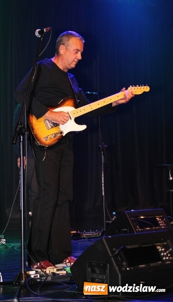 Zdjęcie w galerii na portalu naszwodzislaw.com: Zespół Raz, Dwa, Trzy wystąpił na deskach rydułtowskiej sceny  wiadomości z regionu